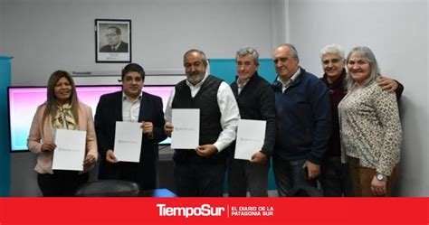 Santa Cruz firmó un convenio para la profesionalización de Auxiliares