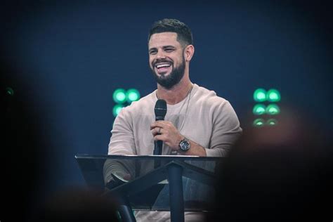 Pastor Steven Furtick preaching at Elevation Ballantyne | Steven ...