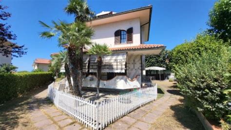 Villa In Vendita In Via Lago D Iseo S N C Serragrande Rosignano