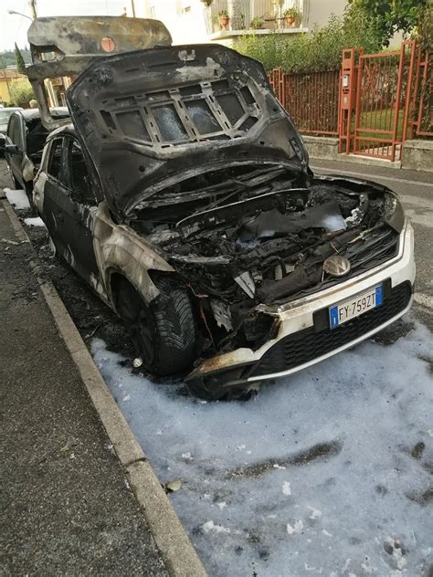 Le Auto Distrutte Dalle Fiamme A Sal Giornale Di Brescia