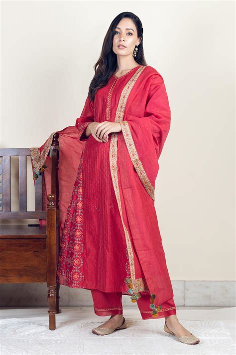 Buy Red Chanderi Embroidery V Neck Kurta Set For Women By Beige Online