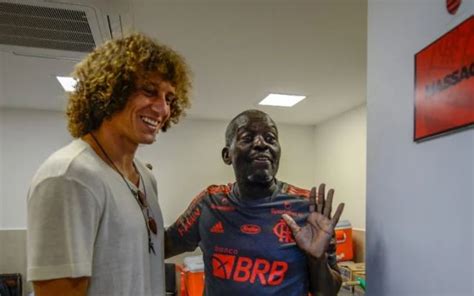 David Luiz Homenageia Denir Massagista Do Flamengo Nosso Dolo