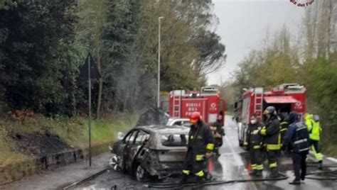 Doppio Incidente Sull Ardeatina Coinvolte Tre Auto E Un Furgone Un