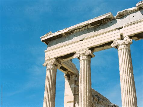 «Detail Of Columns At Parthenon In Athens, Greece» del colaborador de ...