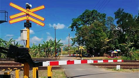 Perlintasan Palang Pintu Kereta Api Railroad Crossing Ka Taksaka