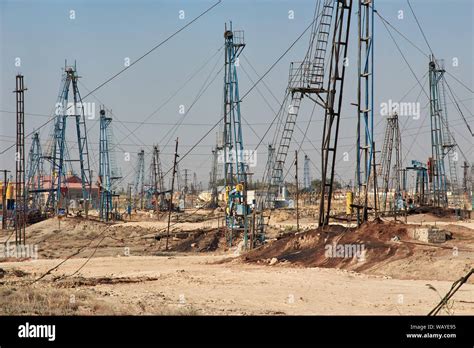 Saudi Arabia Oil Rig High Resolution Stock Photography and Images - Alamy