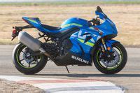 2017 Suzuki GSX R1000R Vs 2017 Yamaha YZF R1 Comparison Review Cycle