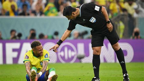 Forfait Confirm De Neymar Contre Le Cameroun Alex Sandro Bless