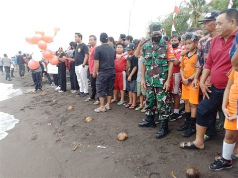 Jaga Ekosistem Laut Dengan Lepasliarkan Tukik Di Pantai Segara