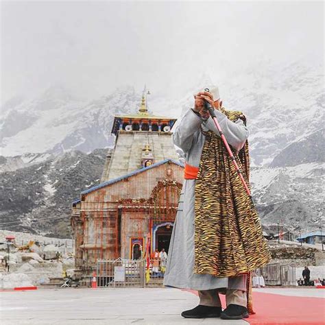 Pm Modi Offers Prayers At Kedarnath To Visit Badrinath On Sunday The