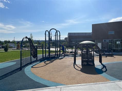 Pauline Flett Middle School Playground - PlayCreation