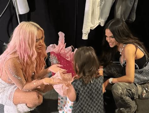 Natti Natasha Ternura Encuentro Entre Su Hija Vida Isabelle Y Karol