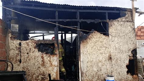 Un Cortocircuito Provocó El Incendio De Una Vivienda Canal12