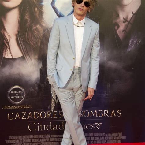 Jamie Campbell Bower En El Photocall Del Estreno De Cazadores De