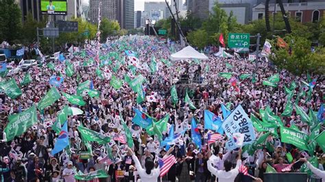 What South Korea’s Frequent Protests Say About Its Politics - The New ...