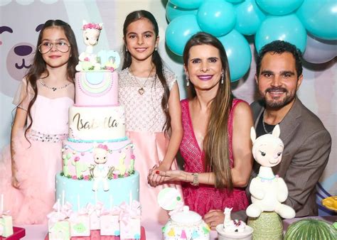 Filhas gêmeas de Luciano Camargo celebram 10 anos e se emocionam em festa