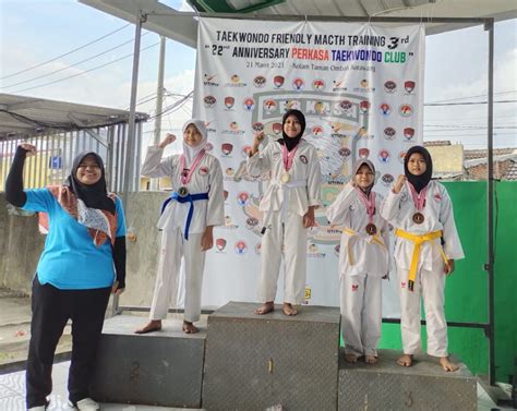 Siswi Smkn 2 Karawang Jawara Taekwondo Kbeonlineid