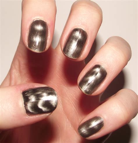 About a Nail: Magnetic Polish!