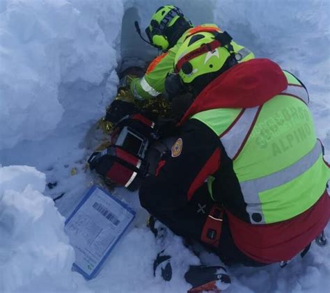 Sepolto Sotto La Valanga Per 24 Ore Trovato Vivo Scialpinista