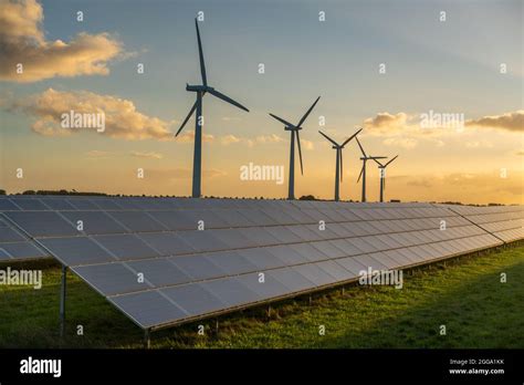 Wind Turbine And Solar Panels Immagini E Fotografie Stock Ad Alta