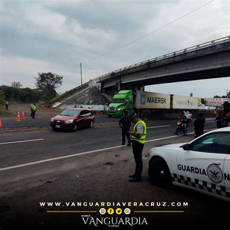 Cerrada La Carretera Xalapa Veracruz Por Volcadura De Tráiler