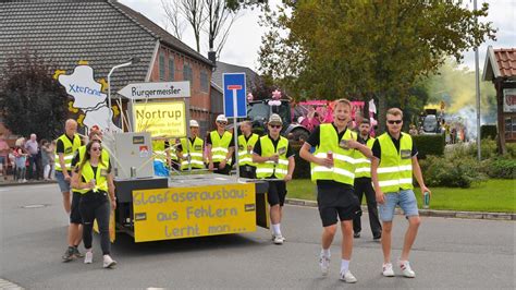 Erntefest Nortrup Bunter Festumzug Lockt Schaulustige An Noz