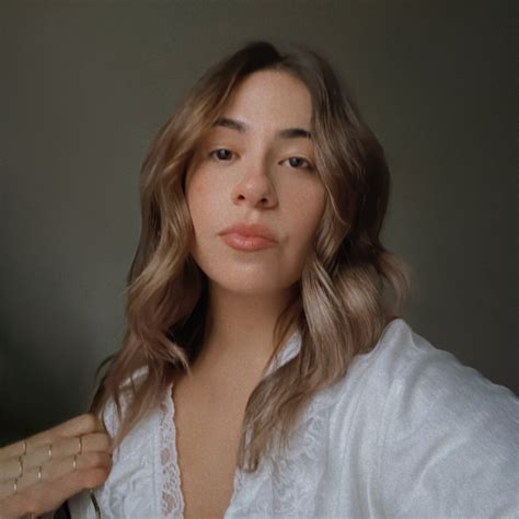 Sarah Noelle — Bio Site