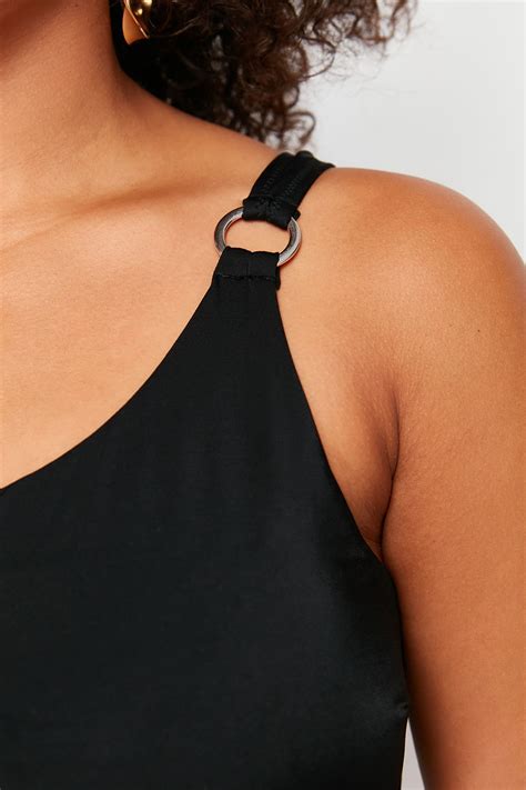 Trendyolmilla Curve Siyah Tek Omuz Büyük Beden Bikini Üstü TBBSS CT Fiyatı Yorumları