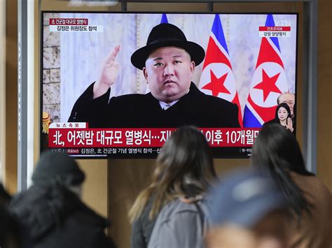 Nordkorea Zeigte Bei Milit Rparade Offenbar Neue Rakete Vol At