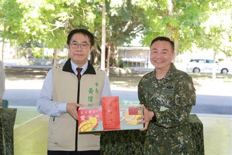 市府團隊親赴陸軍第八軍團二 三旅 贈慰勞金感謝國軍戍守家園