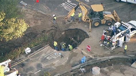 Large Sinkhole Shuts Down Streets In Riverside Abc7 Los Angeles