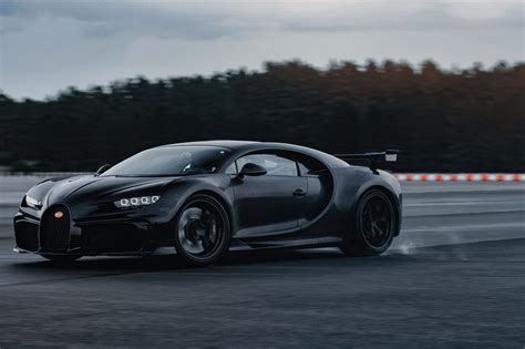 Watch The Bugatti Chiron Pur Sport Drift The Shape Of Its Iconic C Line