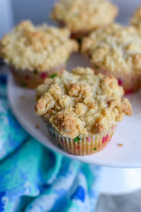 Incredible White Chocolate Raspberry Crumb Muffin Recipe