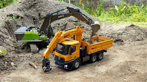 Rc Excavator Remot Kerja Tambang Pasir Koral Muat Ke Truk Merci Dan