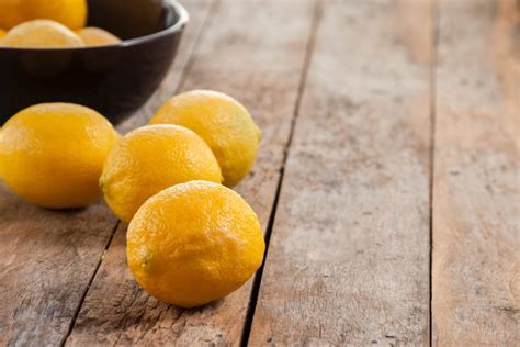 Se Vuoi Dormire Sonni Tranquilli Lascia Un Limone Sul Comodino Prima Di