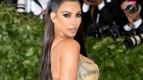 Con Prenda Ce Ida Al Cuerpo Kim Kardashian Presumi Sus Curvas Y