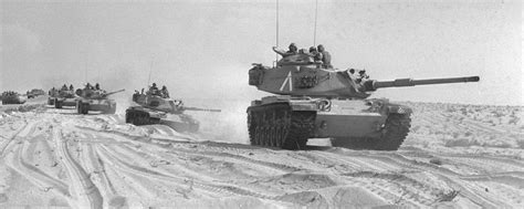 Israeli M60 tanks advancing across the Sinai Desert during the Yom ...