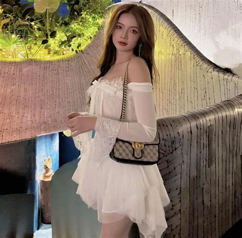 Ngắm body như tạc tượng của hot girl Sài Thành Saostar Media