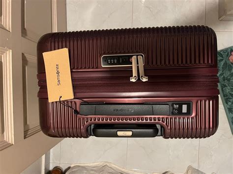 NEW Samsonite Zeltus 69cm Spinner With Weighing Scale And WARRANTY