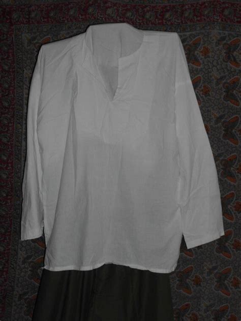 Plain Style White Cotton Muslin Shirt To Be Worn By Gramaprilly