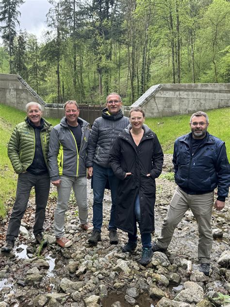 Um eine Million Euro Hochwasserschutz am Höllmühlbach saniert Linz