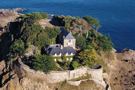 Des racines et des ailes Passion patrimoine mon île en Bretagne