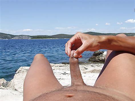 Plage Footjob Par Ahcpl Filles Nues Et Leurs Chattes