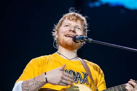 Ed Sheeran é escolhido artista britânico da década após 79 semanas em