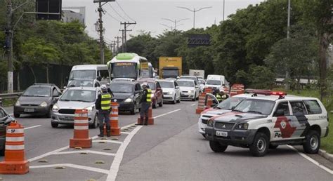 Trânsito é Lento Mas Flui Bem Ao Lado De Viaduto Que Cedeu Em Sp