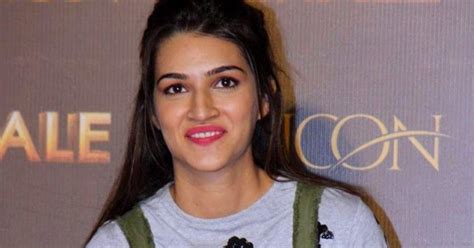 Milky Hot Thighs Legs Of Indian Celebs Kriti Sanon In Mini Jumpsuit At Dilwale Song Launch