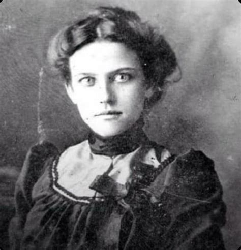 An 1890s Woman Getting Photographed For The First Time 9gag