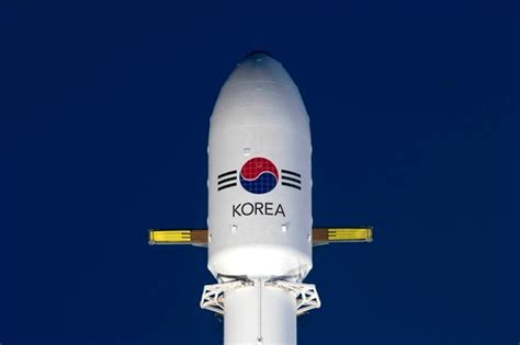 韓国軍初の通信衛星、打ち上げに成功か ナニカノサナギ