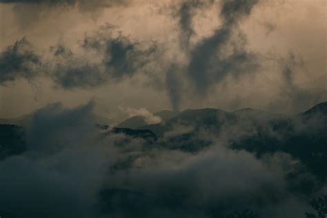 Mountain With Clouds · Free Stock Photo