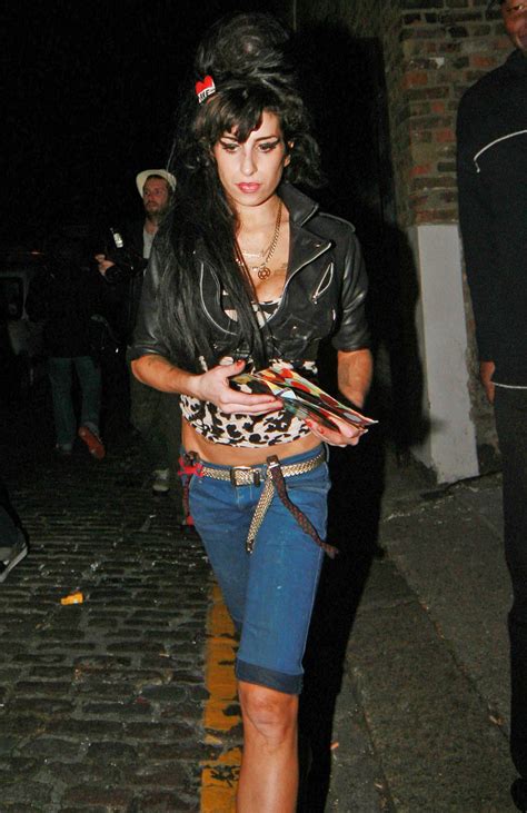 Amy Winehouse Caught Flashing Hairy Pussy In A Low Rise Pant Hot Big